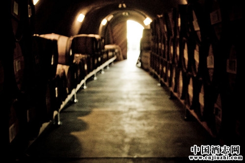 臨桂縣工商查獲侵權(quán)“長城”干紅葡萄酒共370余瓶