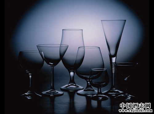 喝酒杯子使用不當(dāng) 也會(huì)影響健康哦