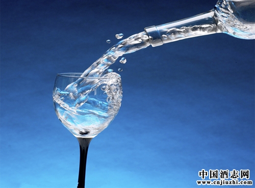 白酒釀造過(guò)程中微生物與環(huán)境的關(guān)系