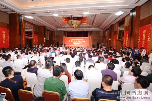 迎駕董事長當(dāng)選中國白酒歷史杰出貢獻(xiàn)人物