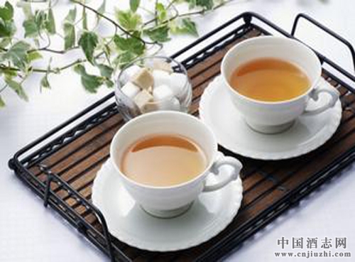 品酒養(yǎng)生:酒后喝茶等于火上澆油